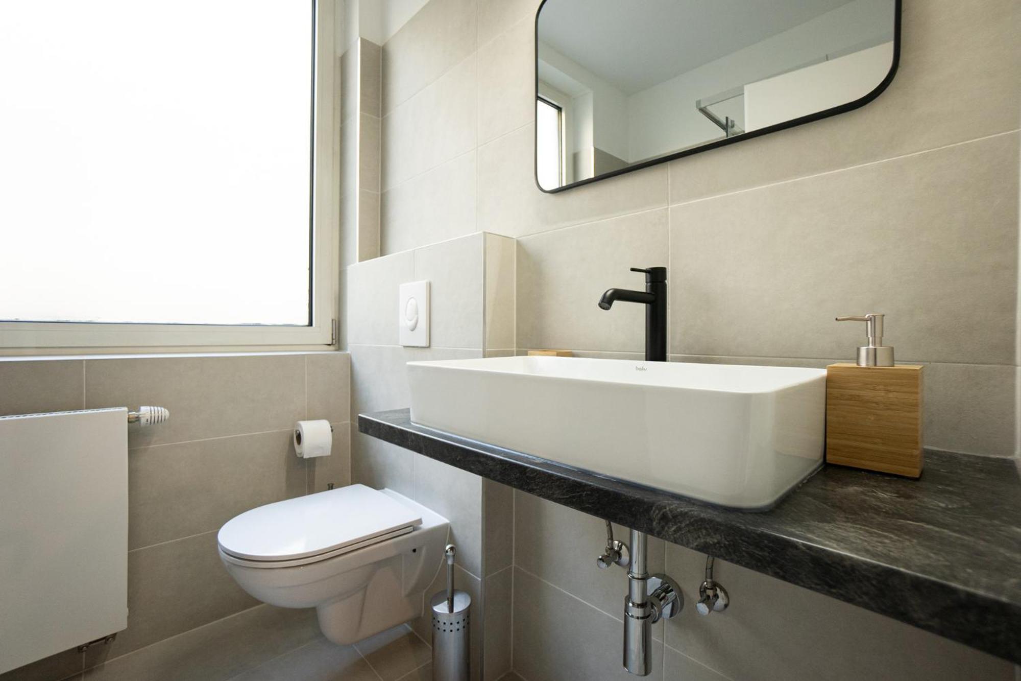 Spacious In Prime Location With Queen Bed Apartment Wien